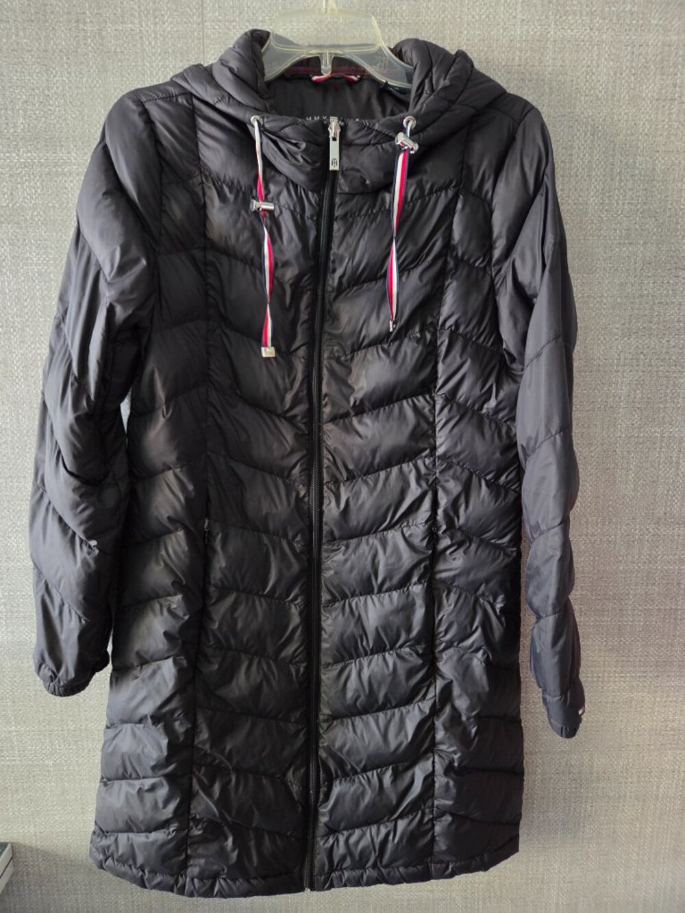 Tommy Hilfiger women's black puffer coat size M.